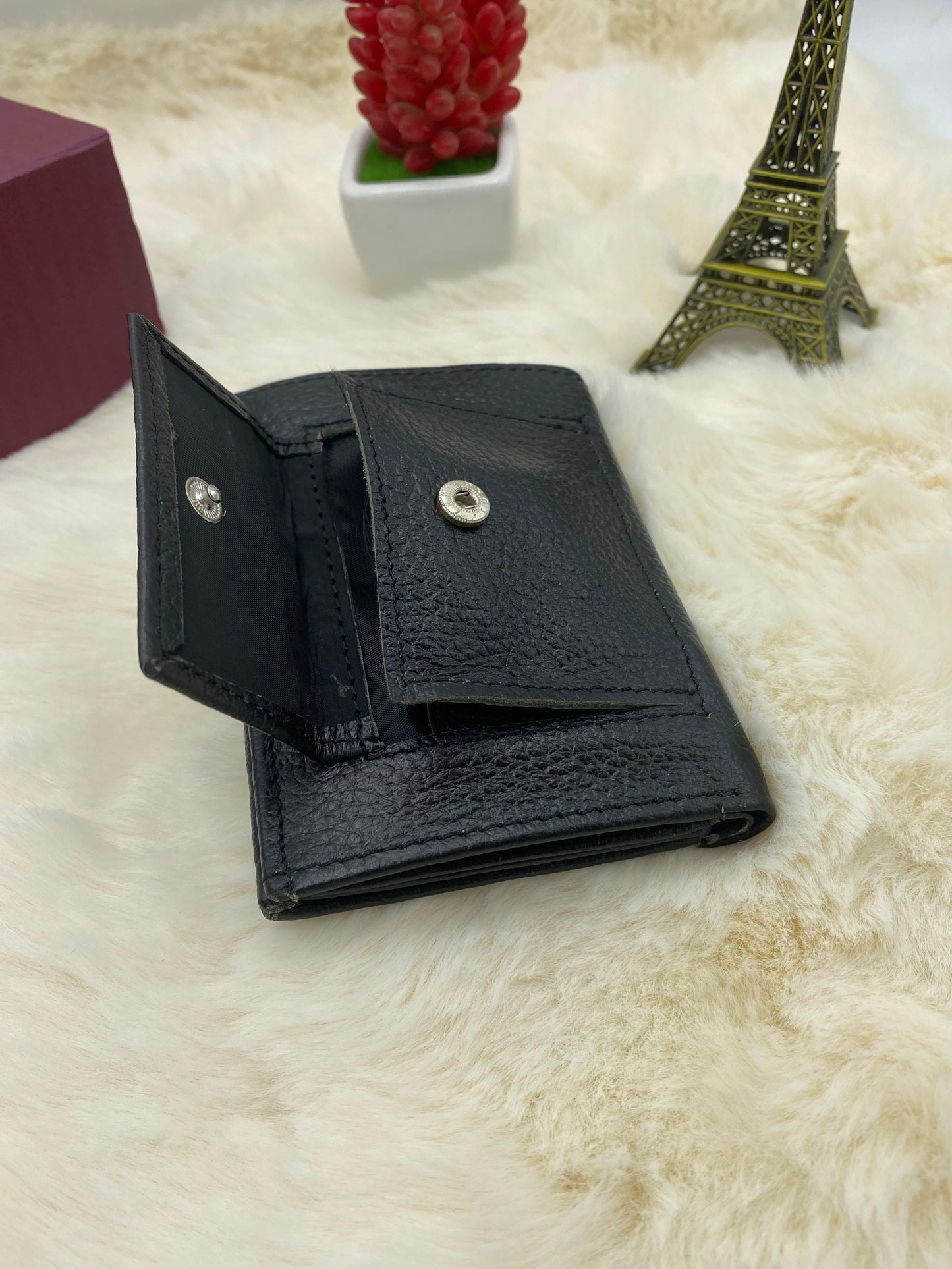 Elevate Your Style with LeatherHeight's Pure Cow Leather Wallet!