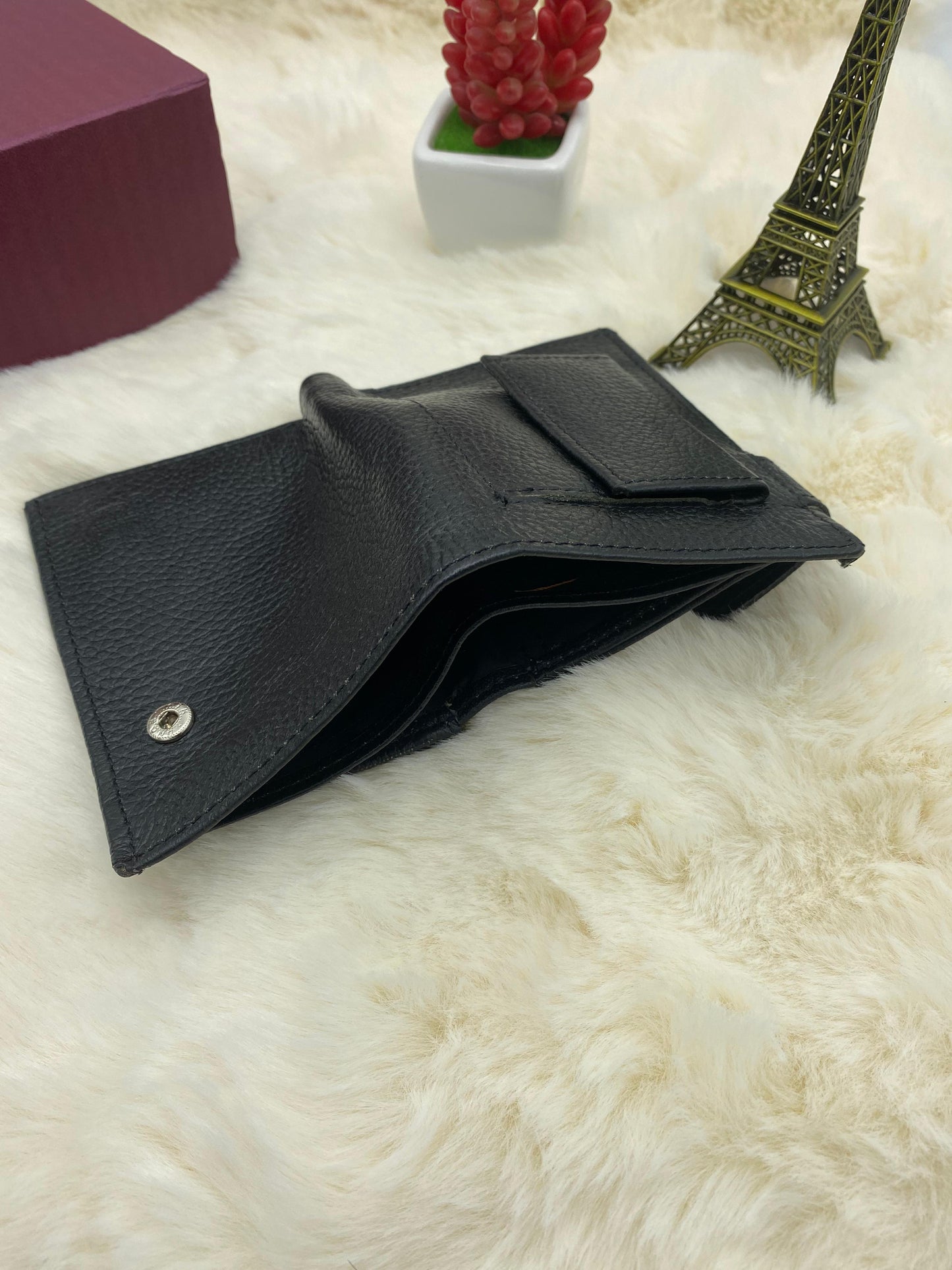 Elevate Your Style with LeatherHeight's Pure Cow Leather Wallet!