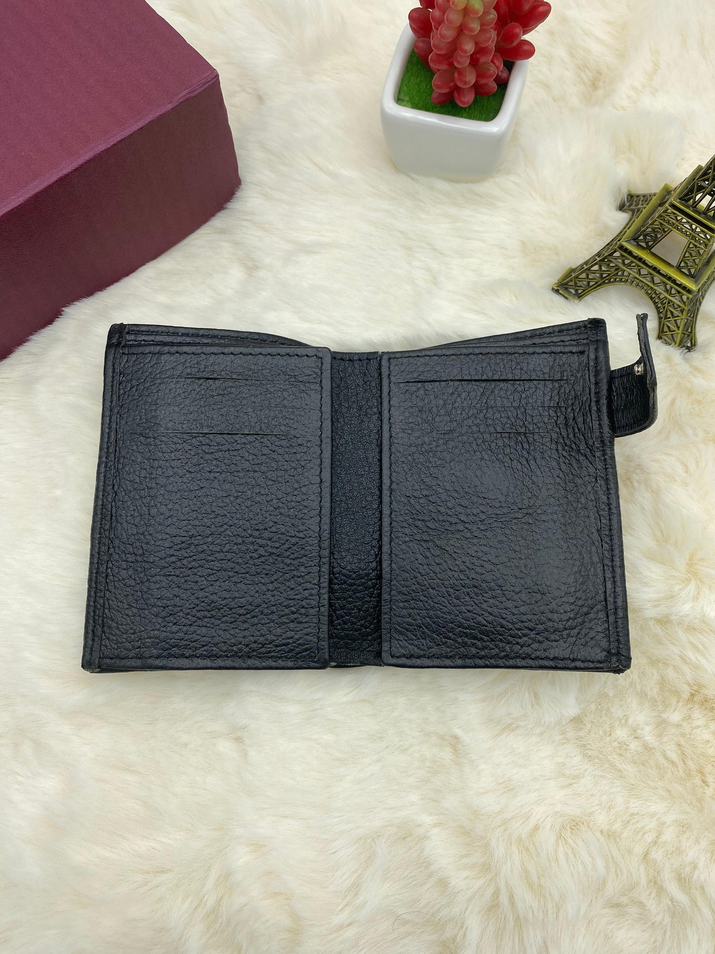 Elevate Your Style with LeatherHeight's Pure Cow Leather Wallet!